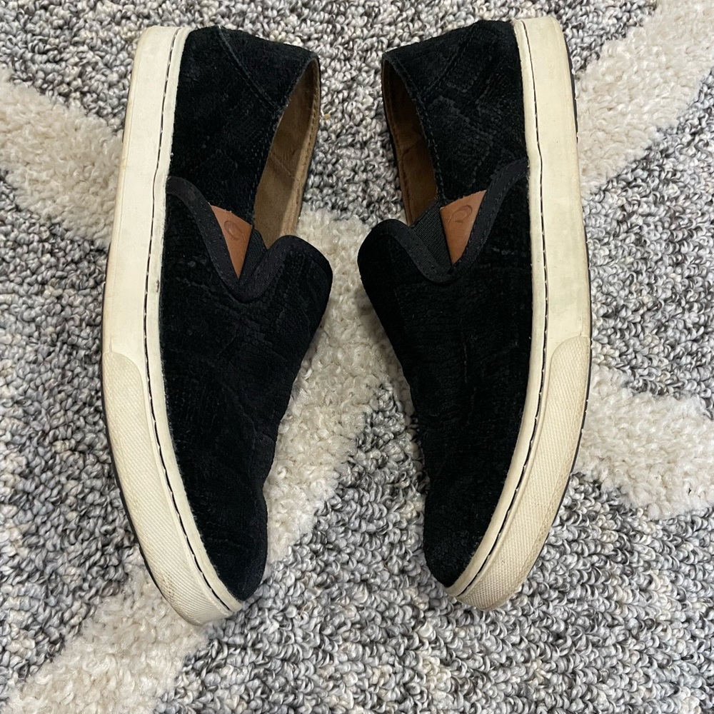 Olukai Pehuea Black Snakeskin Leather
